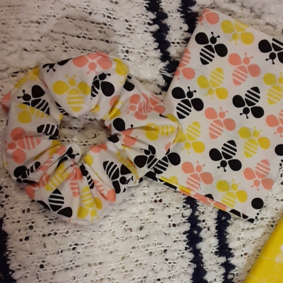 Scrunchie - Picture 2 of 7